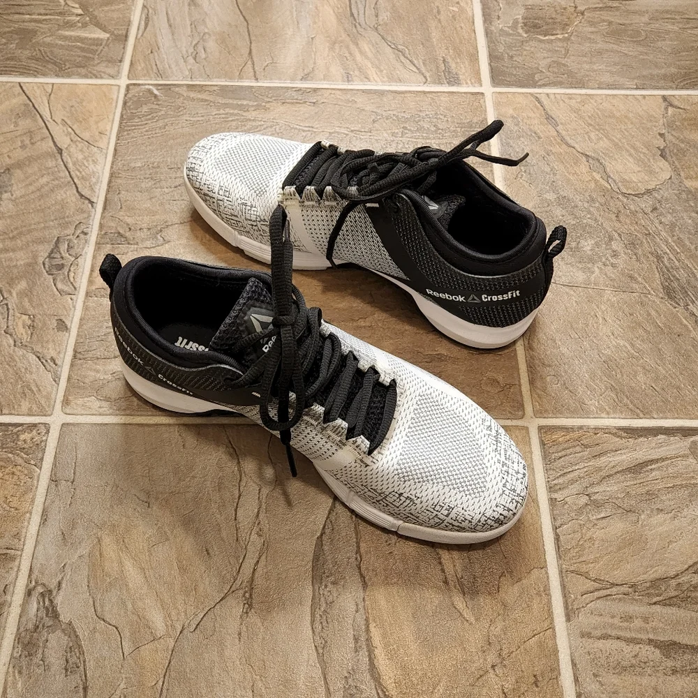 Black & White Reeboks - Picture 5 of 7